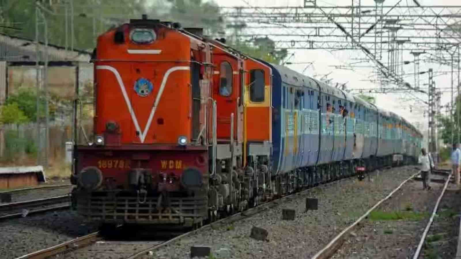 OHE Insulator Damage Disrupts Muzaffarpur-Narkatiaganj Rail Operations for 90 Minutes
