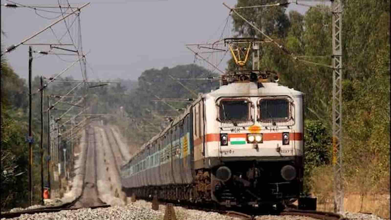 Delhi High Court Holds Railway Liable for Passenger’s Fatal Train Fall