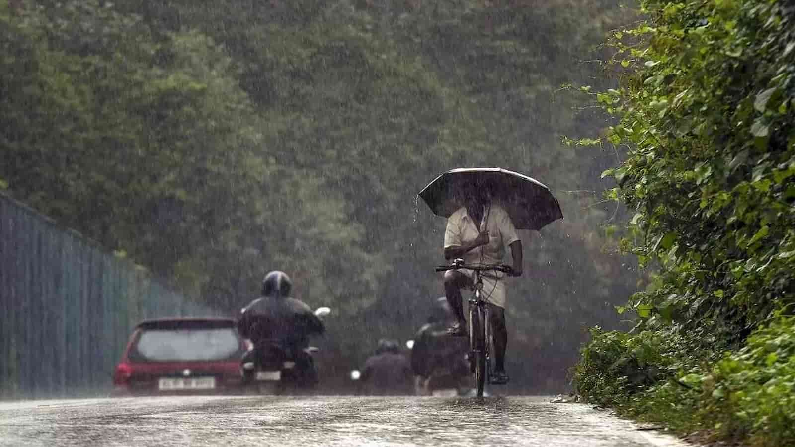 Cyclone Arnab Triggers Rain and Cold Winds Across UP, Heavy Rain Alert Issued