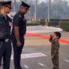 A Salutation of Innocence: Toddler’s Heartwarming Tribute to Indian Soldier Takes the Internet by Storm