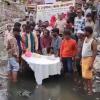 BJP Councillor Celebrates Birthday Inside Overflowing Drain in Agra to Protest Civic Negligence
