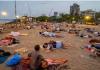 Mumbai Heatwave Forces Slum Families to Take Shelter on Versova Beach Amid Severe Power Cuts