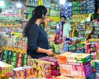Delhi witnesses bumper firecracker sales ahead of Diwali; sales estimated to be Rs 500 crore