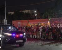 PM Modi arrives in Varanasi to a rousing public welcome