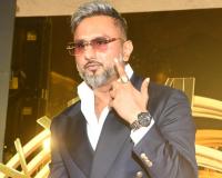 Yo Yo Honey Singh flaunts chiselled body: ‘Proper diet, hardwork’