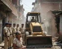 Elderly Woman’s Plea Ignored as Officials Demolish Her Home in Patna