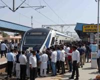 Passengers Halt Vande Bharat Train at Goniana Station Amid Growing Anger Over Delays