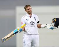 Ashes 2nd Test: Root ends century-drought in Australia as England reach 325/9 despite Starc's 6-71