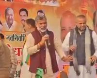 Cash Bundle Falls From Leader’s Pocket at Ghaziabad Event, Appeal Made to Workers to Return It