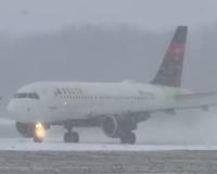 Delta Jet Executes Swift, Safe Takeoff Amid Heavy Snowfall at Rochester Airport