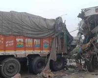 Dense Fog Triggers Multi-Vehicle Collision on Lucknow–Varanasi Highway, Leaving Two Dead and 16 Injured