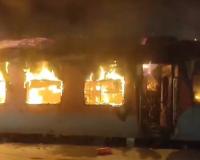 Fire Breaks Out on Tata–Ernakulam Express in Andhra Pradesh, Passengers Evacuated in Emergency Halt