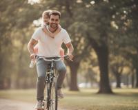 Heartwarming Father–Daughter Moment Becomes Viral Sensation, Outshining Luxury and Showmanship