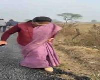 Minister’s On-Site Test Exposes Alleged Lapses in PWD Road Quality in Madhya Pradesh’s Satna