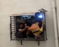 Miracle Escape in Surat: Man Survives Fall From 10th Floor After Getting Trapped in Window Grille