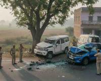 Two Injured as Bolero and Kia Sonet Collide in High-Impact Crash in Uttar Pradesh’s Mau