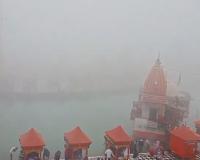 Dense Fog Blankets Haridwar as Temperatures Plunge, Disrupting Daily Life and Transit
