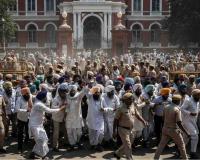 Jhansi Farmers Lay Siege to Collectorate, Demand Ousting of Mining Official Amid Illegal Sand Extraction Row