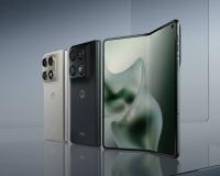 Motorola Challenges Foldable Status Quo With Debut of Razr Fold at CES 2026