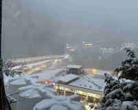 Season’s First Snowfall at Vaishno Devi Prompts Temporary Suspension of Pilgrimage