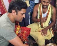 MS Dhoni Arrives in Chennai Following Spiritual Pilgrimage as CSK Commences IPL 2026 Preparations
