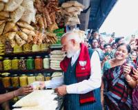 Prime Minister Modi Halts Bengal Campaign for Spontaneous Jhalmuri Interlude Amid Fierce Electoral Offensive