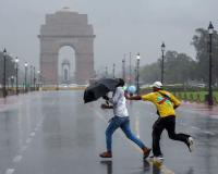 Thunderstorms, Hail and Rain Lash Delhi-NCR as IMD Warns of Further Weather Turbulence Till May 5