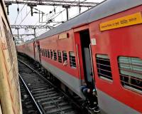 Seat Dispute on LTT–Banaras Express Turns Violent; Theft of Jewellery and Cash Worth ₹10.53 Lakh Reported