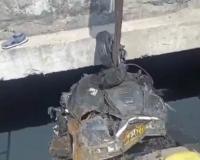 Headline: Rusted Auto Rickshaw Recovered From Mumbai Drain During Pre-Monsoon Cleaning, Exposing Severe Waste Mismanagement