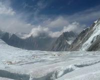 Two Indian Mountaineers Die During Descent from Mount Everest After Historic Surge of Climbers