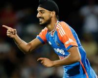Arshdeep Singh Faces Backlash Over Alleged Racist Remark Against Tilak Varma; Laxman Sivaramakrishnan Demands Ban