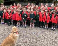 UK Schoolchildren Celebrate Therapy Dog Willow’s Fourth Birthday in Viral Display of Affection