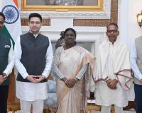 Defectors Row Escalates as MPs Meet President Amid Allegations of Political Vendetta in Punjab