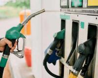 Pratapgarh Enforces Strict Petrol Sale Regulations: Petrol Denied to Underage and Helmetless Riders