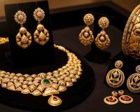 Gold Prices Fluctuate Amid West Asia Tensions; MCX Futures Rise, Global Market Shows Mixed Trend