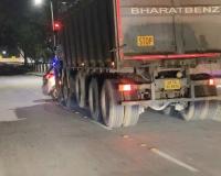 Odisha Road Rage Horror: Hyva Truck Drags Car Carrying Father and Daughter Across Bhubaneswar Bridge