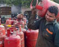 Government Cuts Subsidised LPG Cylinder Quota Under Ujjwala Scheme, Domestic Gas Prices Raised Again