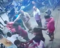 Maharajganj Viral Video: Brawl Erupts Before Police Officer at Busy Intersection, CCTV Footage Goes Viral