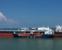 US-Iran Peace Deal Signals Return of Maritime Traffic as LNG Tanker Crosses Strait of Hormuz