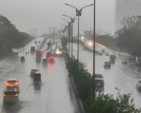 Monsoon Tightens Grip Across India: Mumbai Waterlogged, Delhi Storm Brings Relief, Kolkata and Kerala Face Severe Weather Disruptions