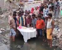 BJP Councillor Celebrates Birthday Inside Overflowing Drain in Agra to Protest Civic Negligence