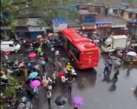 Reversing BEST Electric Bus Hits Pedestrian and Vehicles in Mumbai’s Bhandup; Wadala Building Collapse Leaves Three Injured