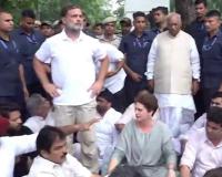 Rahul Gandhi Leads Congress Protest Outside PM Modi’s Residence, Demands Resignations Over Police Action Against CJP Demonstrators