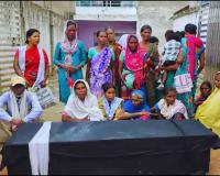 Tribal Man Dies After Alleged Delay in Accessing Treatment Money, Family Protests at Jharkhand Gramin Bank in Garhwa