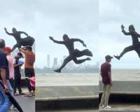 Mumbai's Marine Drive Witnesses Superhero Spectacle as Man in Krrish Costume Performs Stunts