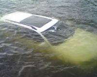 Submerged Car Escape: Why Seatbelts and Side Windows Could Save Your Life