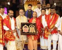 Yogi Adityanath Offers Prayers at Tirumala Temple in Tirupati, Meets TTD Officials
