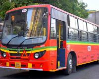 BEST Bus Crashes Into Mankhurd Metro Pillar While Avoiding Pedestrians in Mumbai