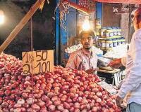Onion Prices Stay High Despite Government Sale at ₹35 Per Kg Across Cities