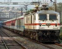 Indian Railways Reviews Fog Safety Measures as Winter Train Delays Raise Concerns